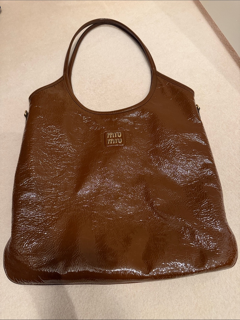 Miu Glossy Shoulder Bag in Brown